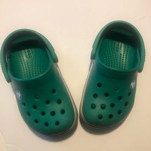 Brand new gently worn toddler boy green CROCS!! Pet & Smoke Free Home!! Size 7!!